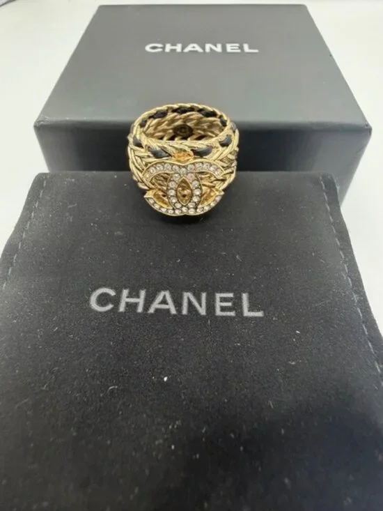"STUNNING" RARE CHANEL RING. - Picture 1 of 6